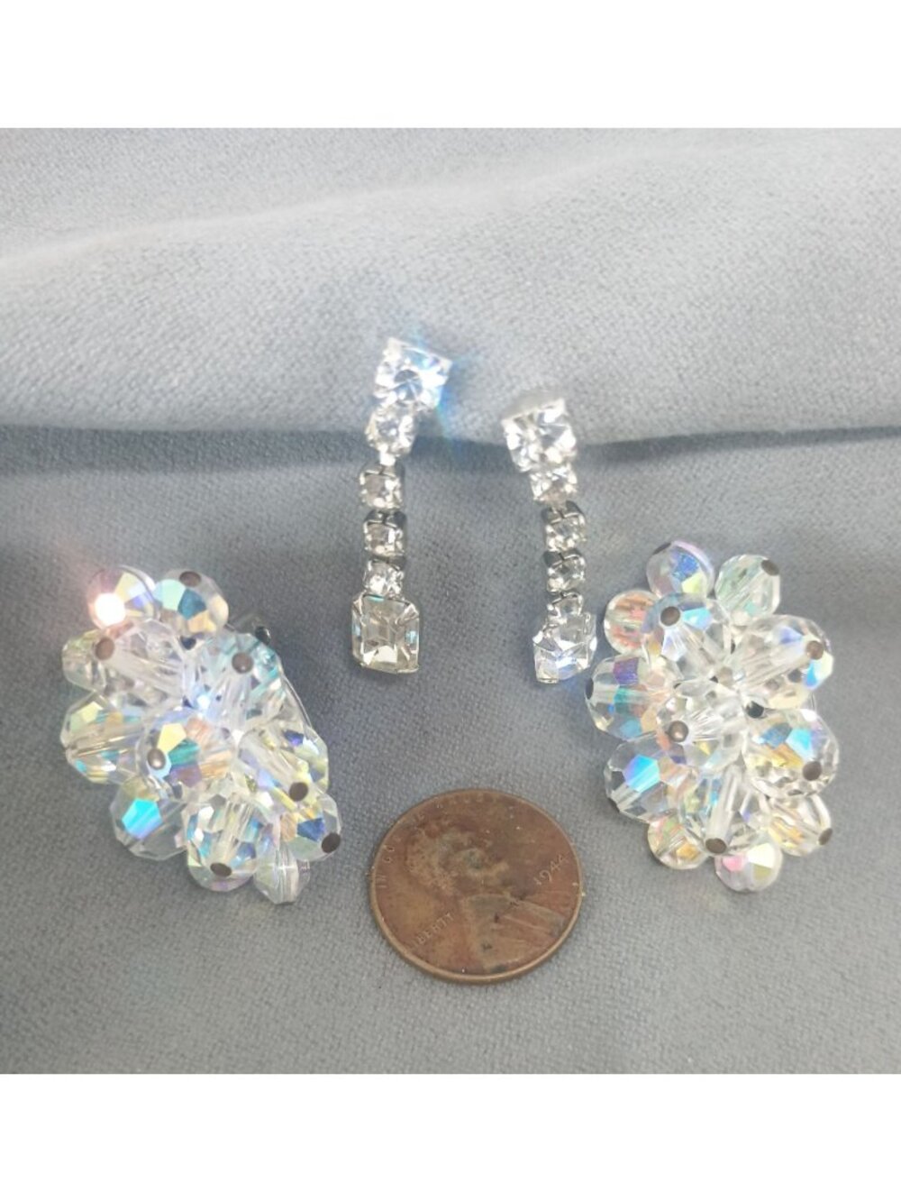 Vintage Crystal Aurora Borealis & Rhinestone Screw Back Clip-On Cluster Earrings - Picture 4 of 8
